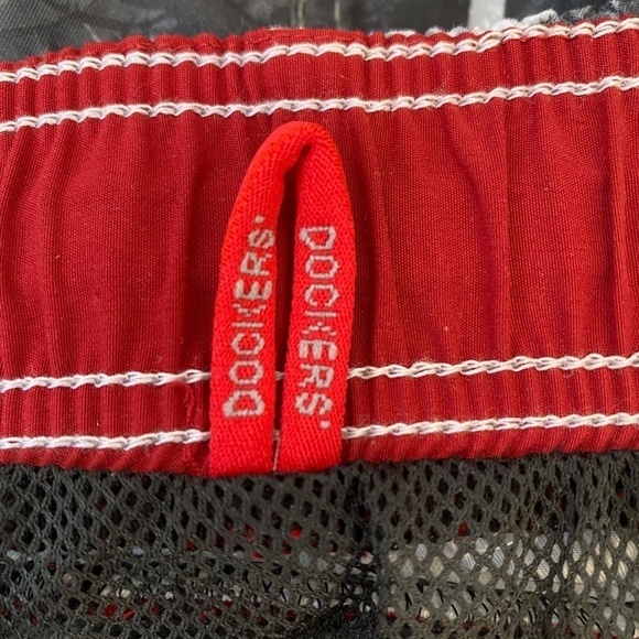 Docker's Mesh Lined Swim Shorts Grayscale Palm Tree Print Thigh Pocket Sz Large - Picture 3 of 7